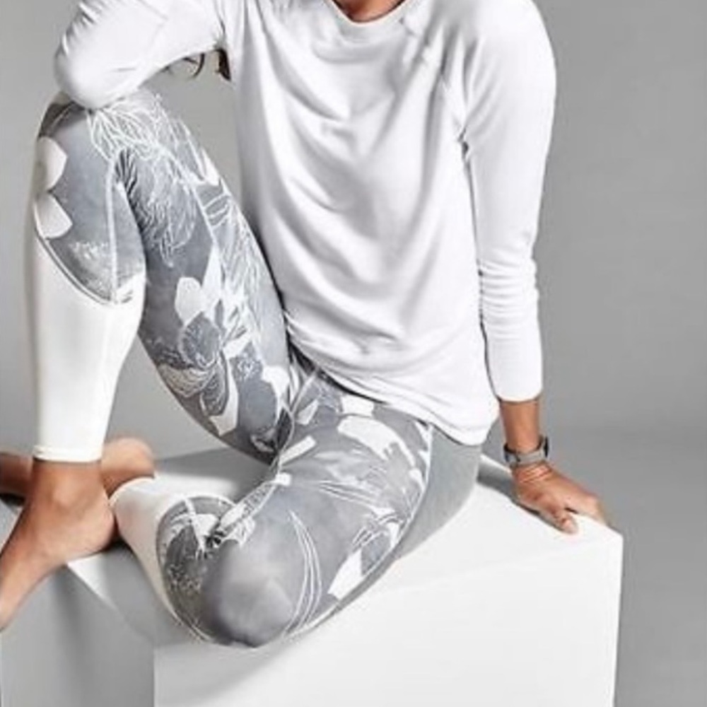 Athleta High Rise Tropical Flow Chaturanga Grey & White Tropical Legging
